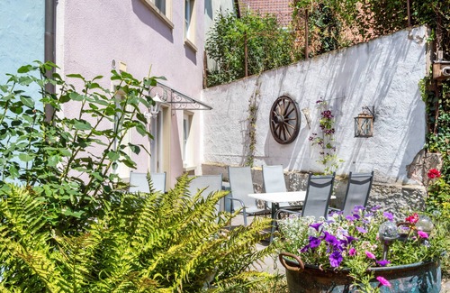 Iphofen Apartment | Room 'Lutz - Zimmer 3' with Shared Terrace, Shared Garden and Wi-Fi