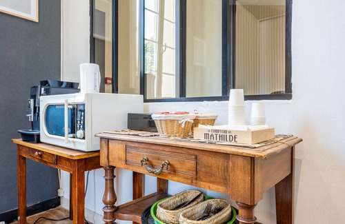 Chantonnay Apartment | Room 'N°01' with Wi-Fi