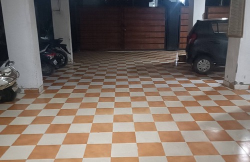 Indirapuram Apartment | Room near sec 62