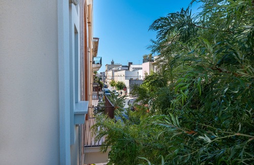 Pulsano Apartment | Room 'Primo Piano - Camera 1' with Private Garden, Wi-Fi and Air Conditioning