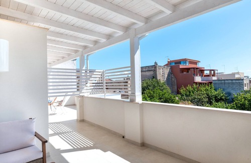 Pulsano Apartment | Room 'Primo Piano - Camera 2' with Private Garden, Wi-Fi and Air Conditioning