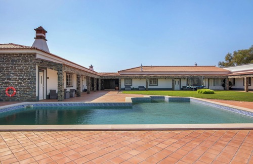 Espirito Santo Apartment | Room 'Quarto Salmão - Countryside View' with Shared Pool, Wi-Fi and Air Conditioning