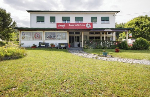 Castro Daire Apartment | Room 'Quarto 3 - Jorge Galinheiro' with Mountain View, Shared Garden and Wi-Fi