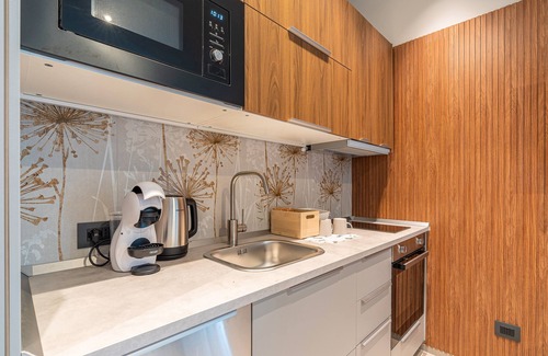 Viagrande Apartment | Room 'Verde' with Mountain View, Shared Terrace and Air Conditioning