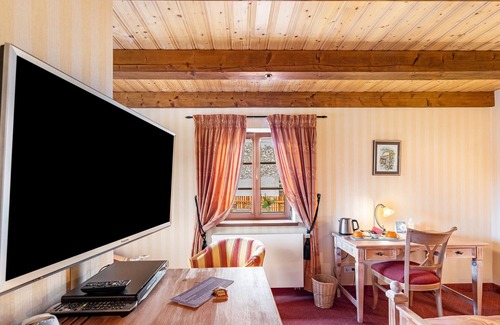 Soernewitz Apartment | Room 'Vinotel 13' with Shared Garden, Wi-Fi and Air Conditioning