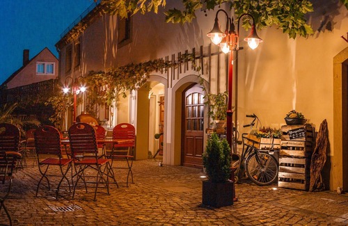 Soernewitz Apartment | Room 'Vinotel 13' with Shared Garden, Wi-Fi and Air Conditioning