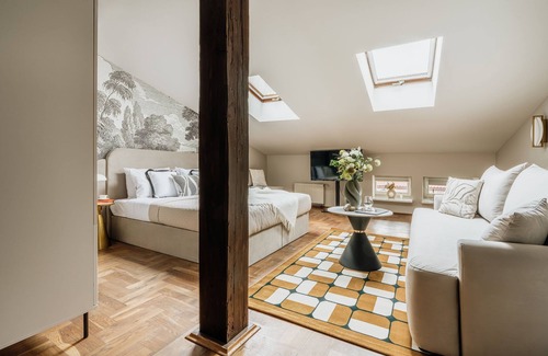 Stare Miasto Apartment | Room with a view of the Old Town street