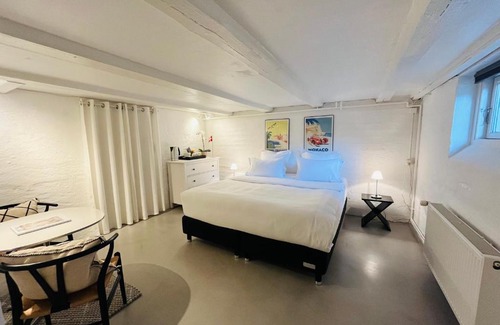 Gentofte House | Room with private bathroom, 10-15 min to Copenhagen