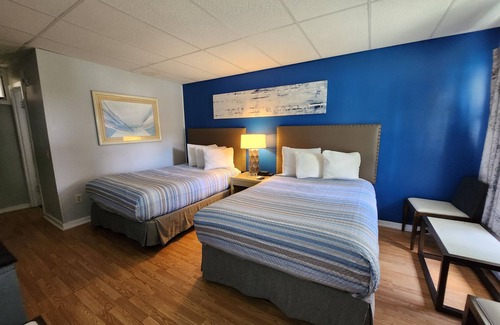 Lake George Hotel | Room with two double beds, Lake George