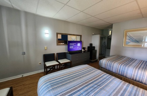 Lake George Hotel | Room with two double beds, Lake George