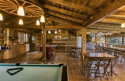 Pujals dels Pagesos Apartment | Room 'Xaloc' with Shared Pool, Wi-Fi and Air Conditioning