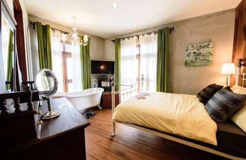 Amphawa Resort | RoomQuest Rimrabeang at Amphawa