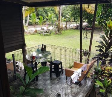 Batu Kikir House | Roomstay "Ghumah Uwan" bilik kayu