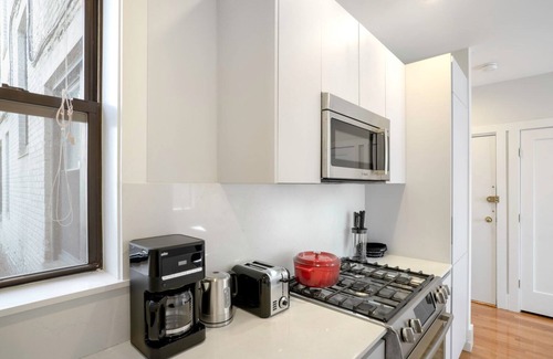 Brighton Apartment | Roomy Brighton 2BR near St. Elizabeth's Hospital, by Blueground