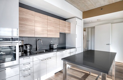 West Fens Apartment | Roomy Fenway 2BR w/W/D, Roof & Gym, nr Fenway Park, by Blueground