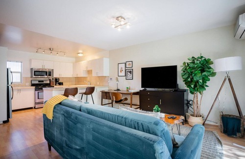University South Apartment | Roomy Palo Alto 1BR w/Parking, nr Tech Companies, by Blueground