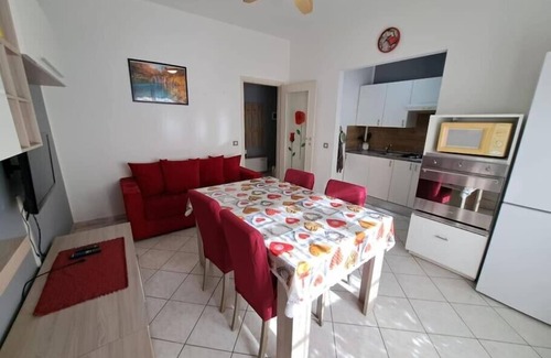 Rozzano Apartment | "Rosa" Holiday Home in Rozzano