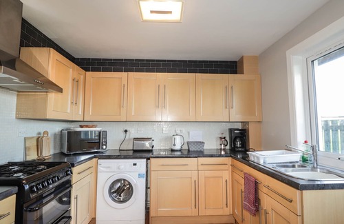 Lybster Cottage | ROSE COTTAGE, family friendly, with a garden in Lybster