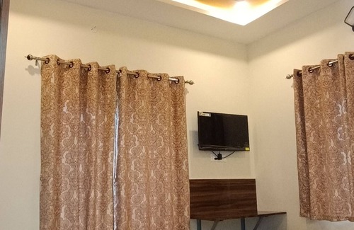 West Mere Bed & Breakfast | Rose Garden Enclave for Families and executives ooty