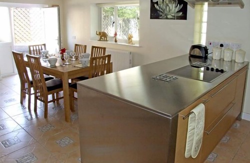 Stourport-on-Severn Apartment | ROSEWATERS COTTAGE, pet friendly, with a garden in Astley Burf