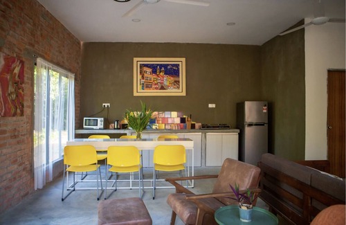 Chenarong Dalam Villa | Rouhi Retreats By Doulos