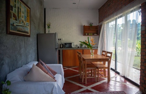 Chenarong Dalam Villa | Rouhi Retreats By Doulos