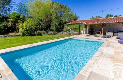 Saint-Hilaire-du-Bois House | Roulotte climatisée avec piscine et jardin - FR-1-622-54