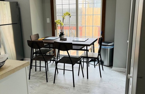 Mundelein House | Roxan Corner