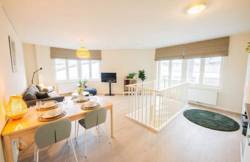 Stratum Apartment | Royal 60m2 One Bedroom Apartment - VW140A