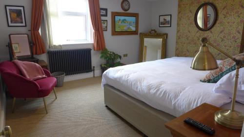 Offham Apartment | Royal Oak Retreat - Sleeps 6 Pub & Pet Friendly