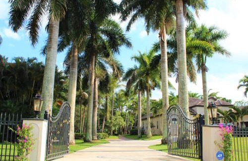 Hunt Club Villa | Royal Palms Villa, Pool, Spa, Private Gate, 1,5 acre