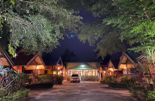 Uthai Thani Resort | Ruanmai Style Resort 1