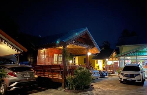 Uthai Thani Resort | Ruanmai Style Resort 1