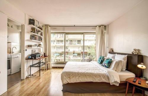 Quartier de la Folie-Mericourt Apartment | Rue Saint-Maur 1-Bed Studio Balcony and View