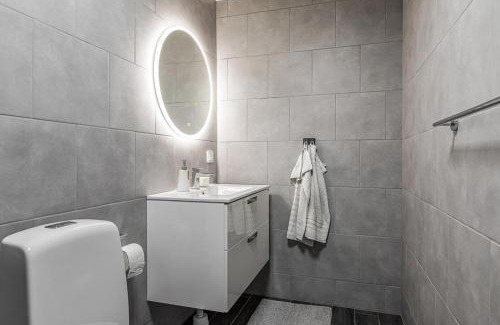 Vaxjo House | Rum i modern stor & ljus villa nära centrum