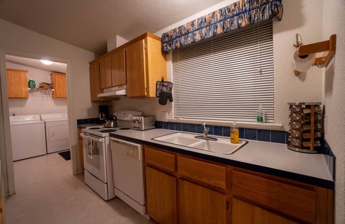 Chiloquin House | Running Bear · Running Bear on Fort Creek-CraterLake Bungalows