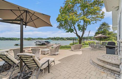 Fenton House | Runyan Lake House/4 Private Suites - Sleeps 13