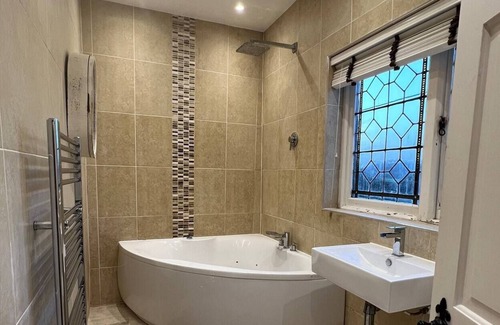 Winchester House | Rural 3 bedroom property in private grounds