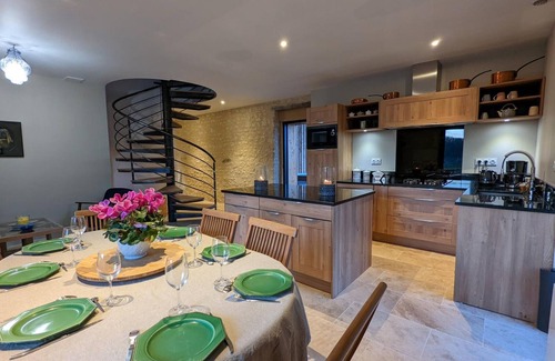 Magnac-Lavalette-Villars Cottage | Rural house with pool, private tennis and WIFI