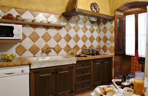 Avinyonet del Penedes Cottage | Rural house with private pool, close to the mountains and vineyards.