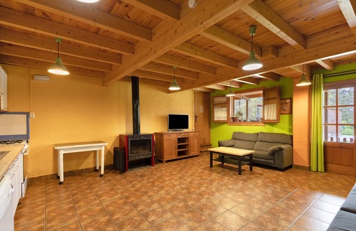 Balsareny House | Rural House 'Cal Panxeta' with Mountain Views, Wi-Fi and Air Conditioning