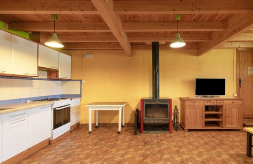 Balsareny House | Rural House 'Cal Panxeta' with Mountain Views, Wi-Fi and Air Conditioning