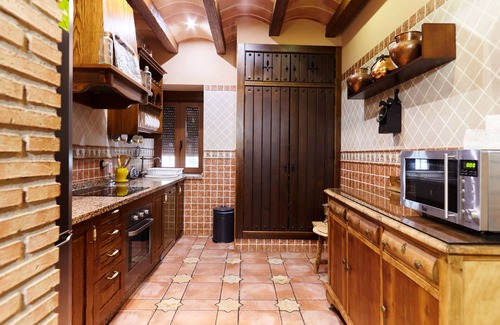 Martos House | Rural House 'La Acacia' with Private Pool, Wi-Fi and Air Conditioning