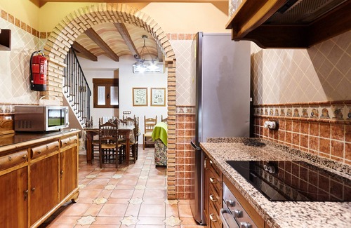 Martos House | Rural House 'La Acacia' with Private Pool, Wi-Fi and Air Conditioning