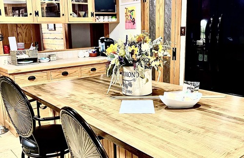 Stephenville Cabin | Rural western cabin- just 5 mins from exciting Stephenville!