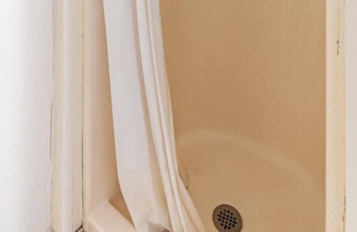 Waynesboro House | Rustic 10BR MountainTop Cottage