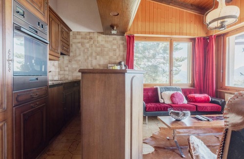 Randogne Apartment | Rustic accommodation with mountain views