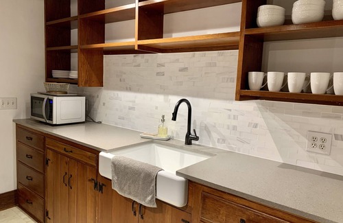 Little Compton House | Rustic and family-friendly bow house, close to South Shore Beach