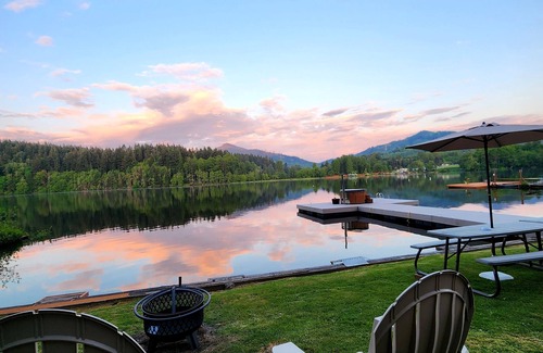 Mineral Cabin | Rustic cabin w/hot tub and sauna on the lake with Mountain view