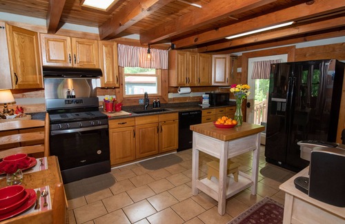 Lily Cabin | Rustic Chic Cabin with Luxury Amenities